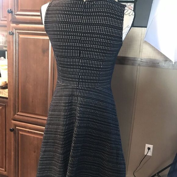 Banana Republic Fit and Flare Dress Black Sleeveless Size 0P - Picture 13 of 13